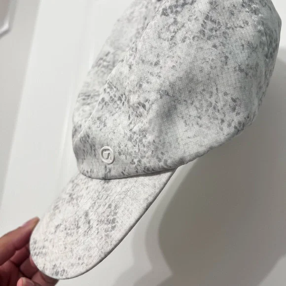 GAP Light Gray Textured Cap - Picture 3 of 6